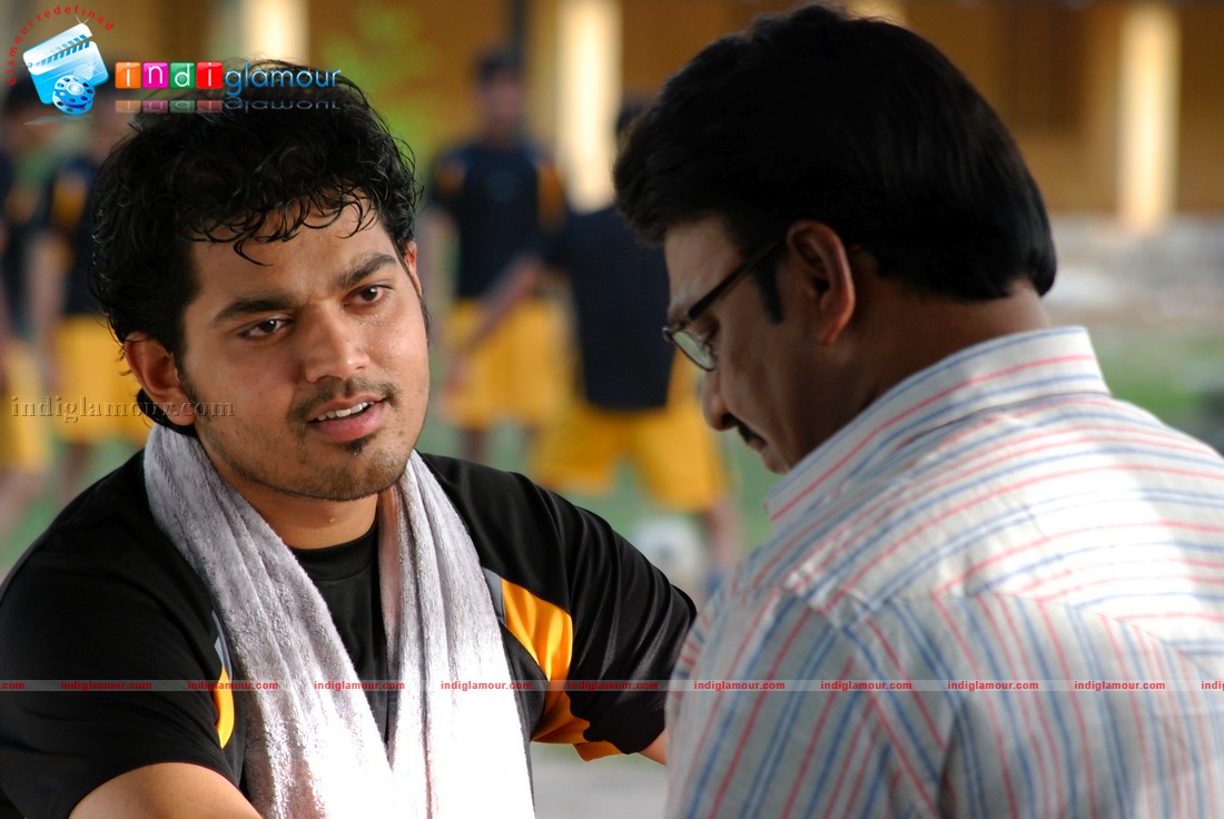 Ninaithale Inikkum Movie hd photo